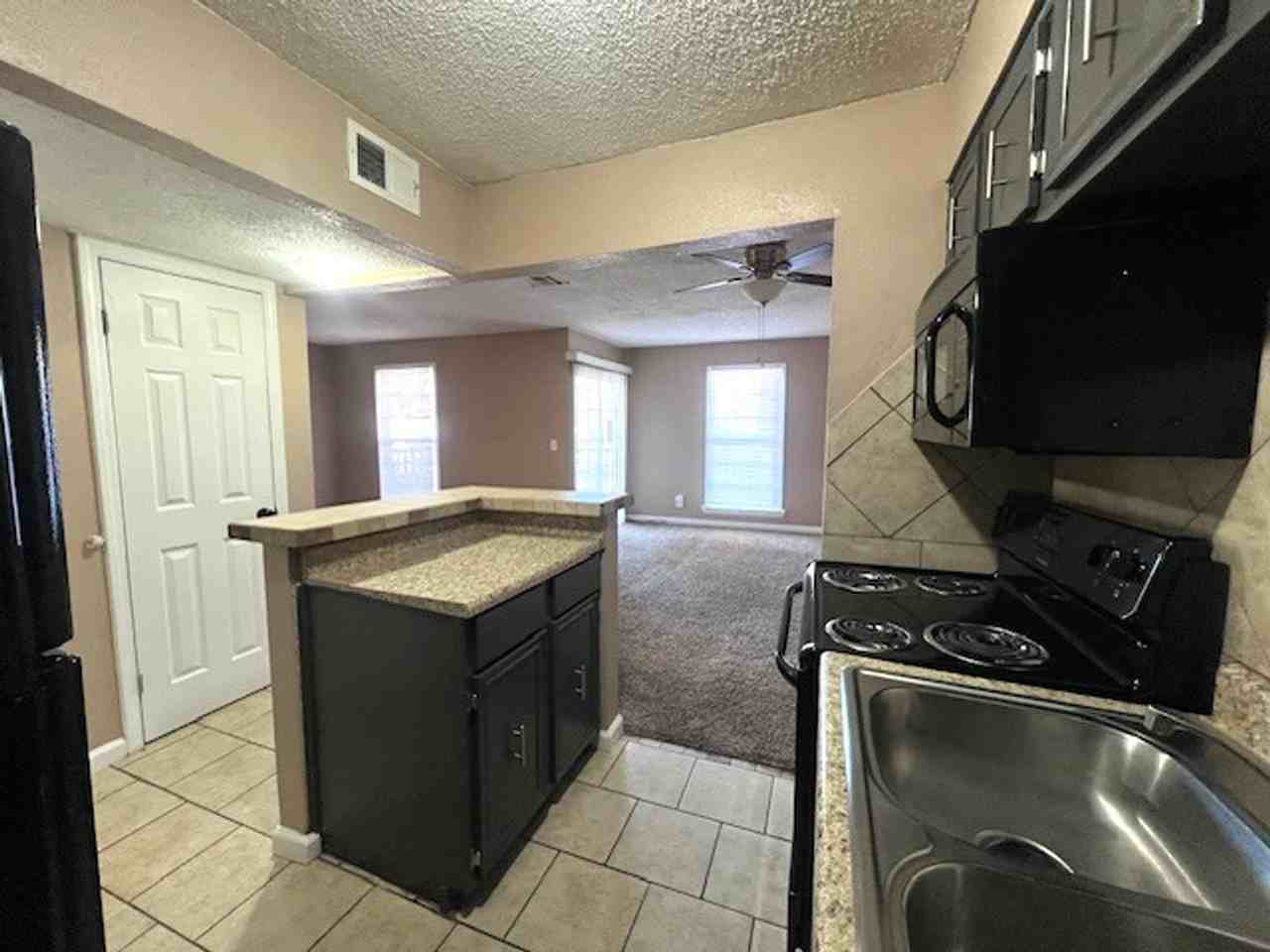 Solare Apartment Homes - Photo 7 of 48