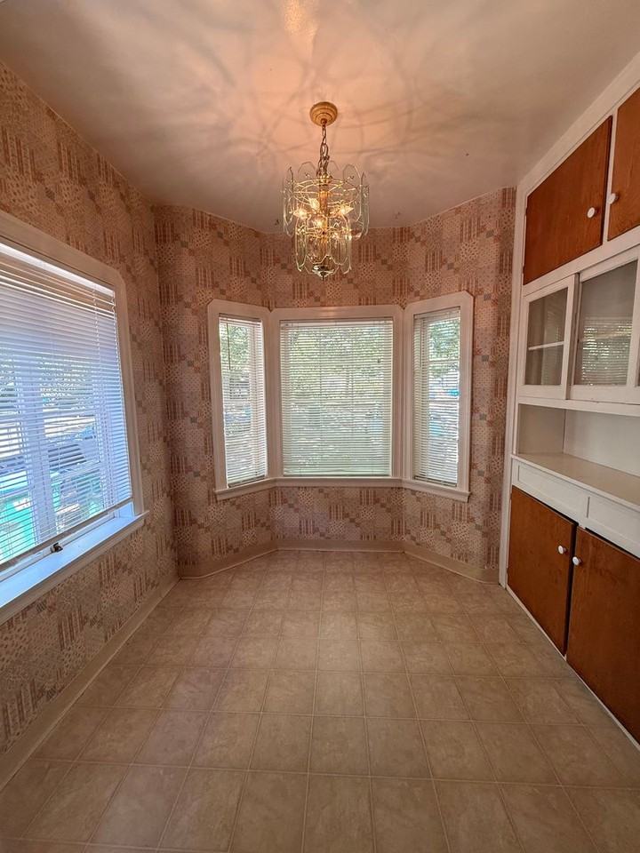1449 Hobart St #1449 - Photo 6 of 14