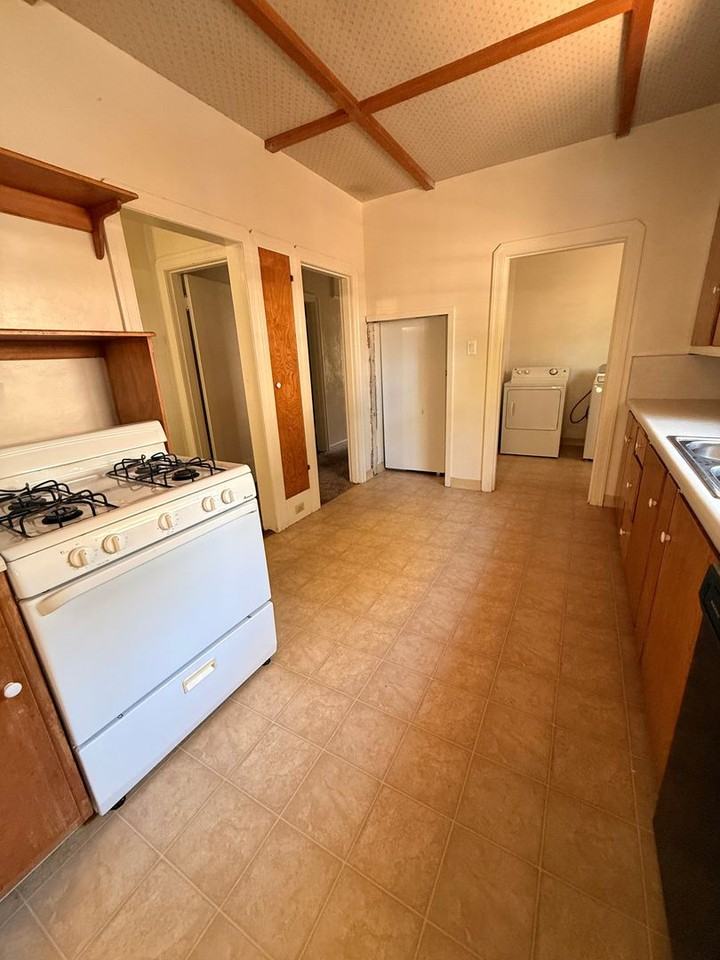 1449 Hobart St #1449 - Photo 7 of 14