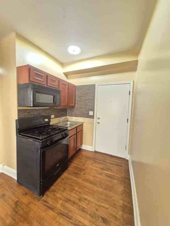 200 N Kenneth - Photo 4 of 4