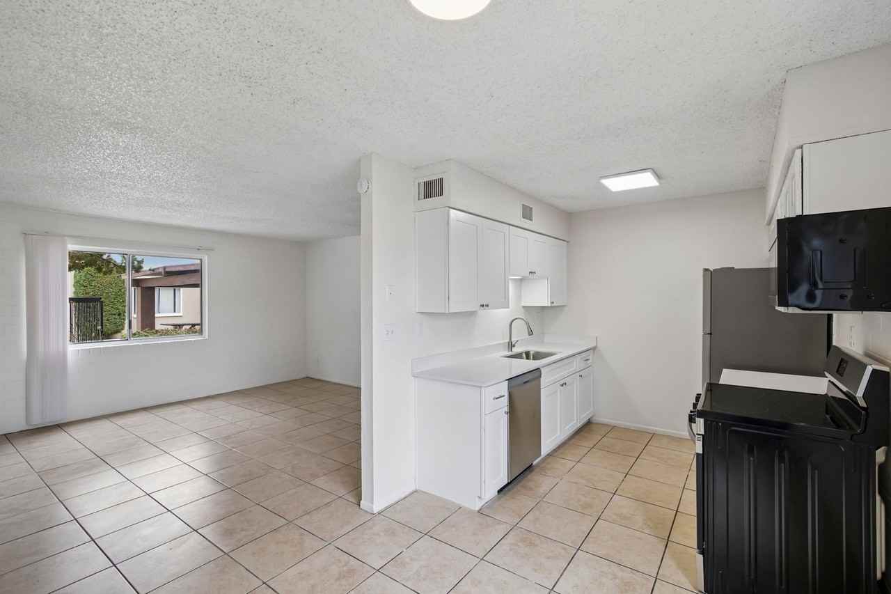 Catalina View Apartments - Photo 2 of 43