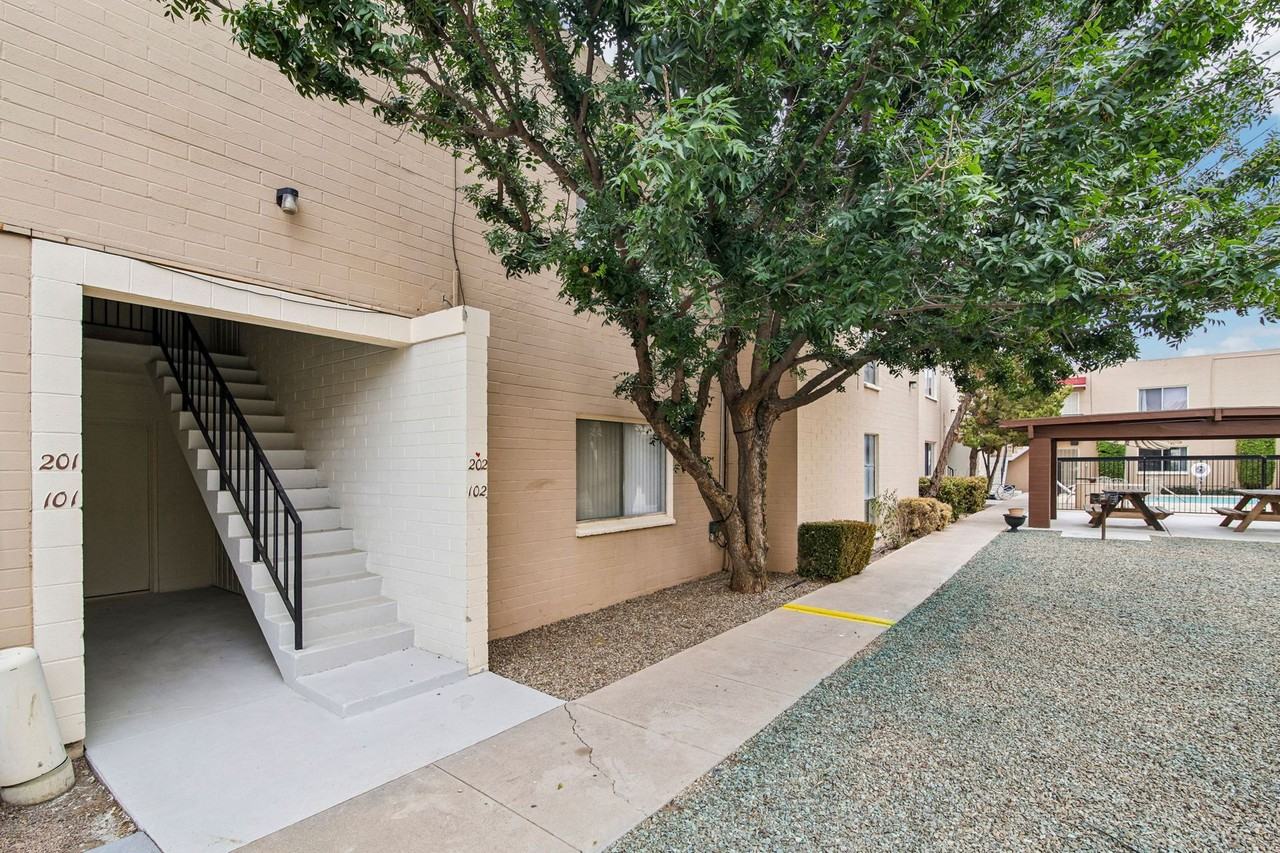 Catalina View Apartments - Photo 6 of 43