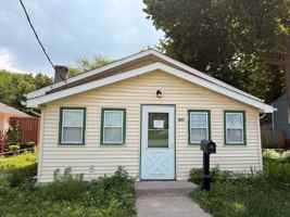 featured image of 3633 Bowdoin St