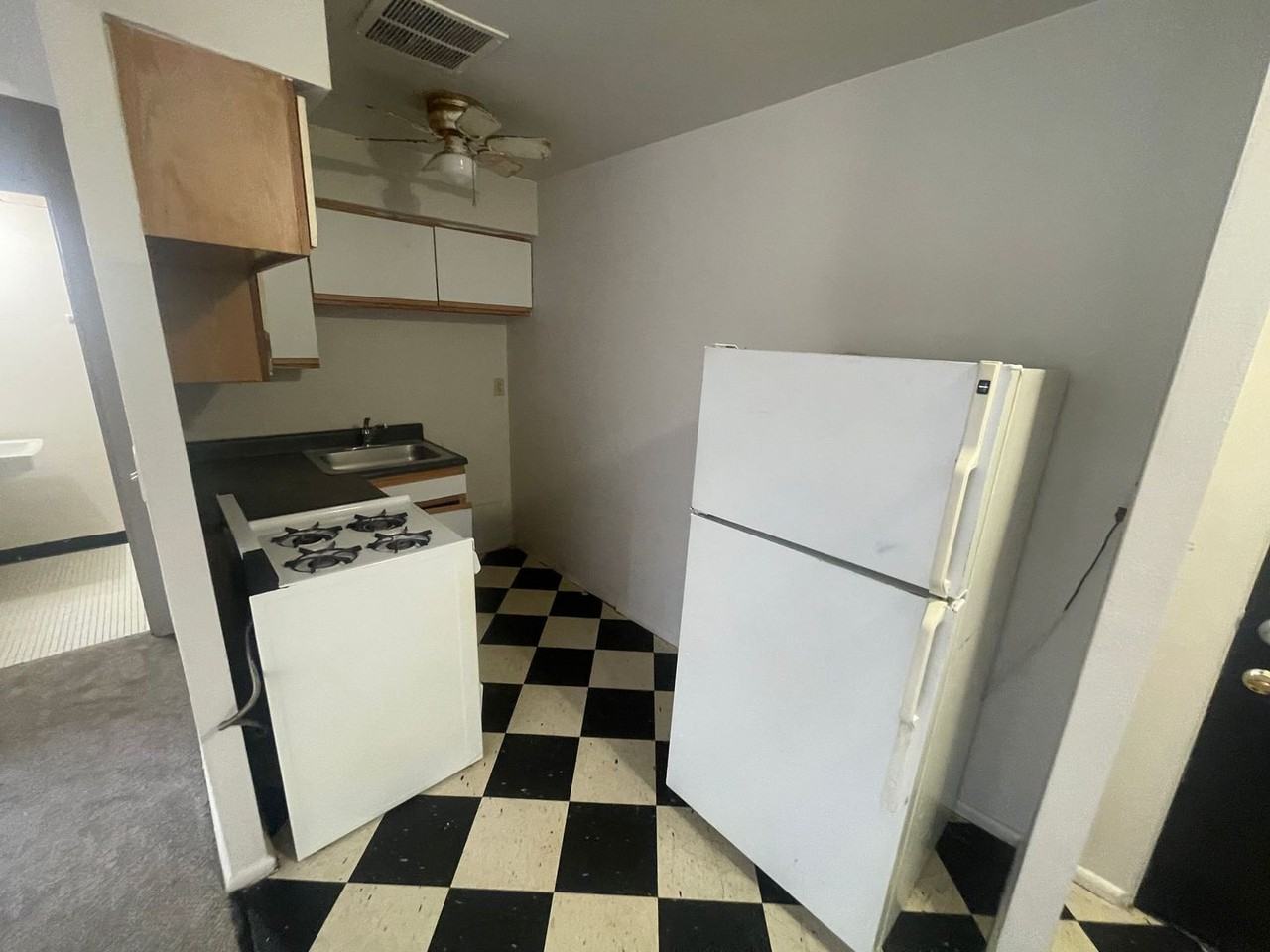 737 N 21st St. - 39 Unit - Photo 3 of 13