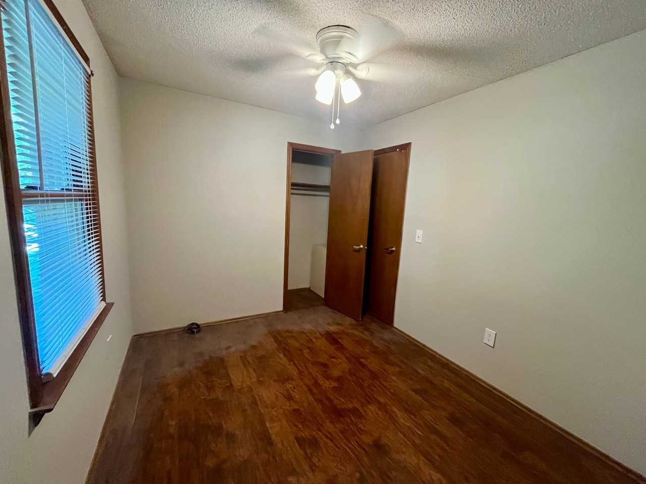 105 Laurel Dr - Photo 7 of 10