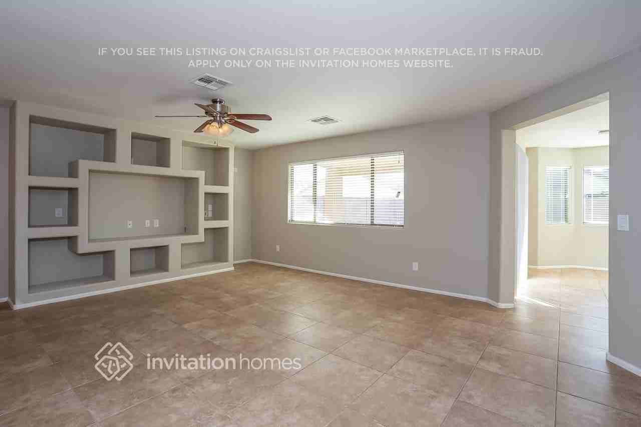 447 W Corriente Ct - Photo 3 of 18