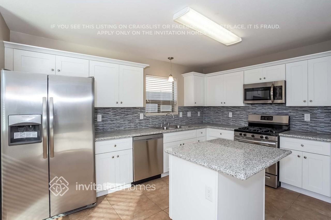 447 W Corriente Ct - Photo 5 of 18