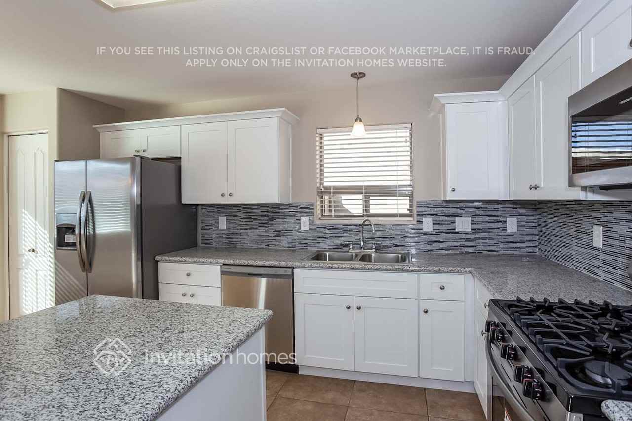 447 W Corriente Ct - Photo 6 of 18