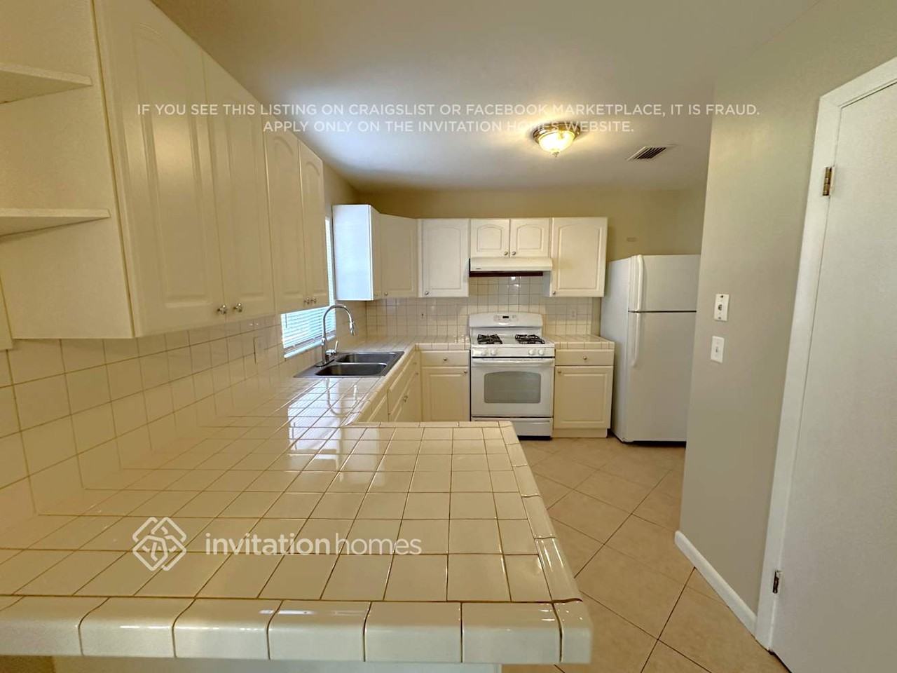 2454 Hope Ave - Photo 2 of 10