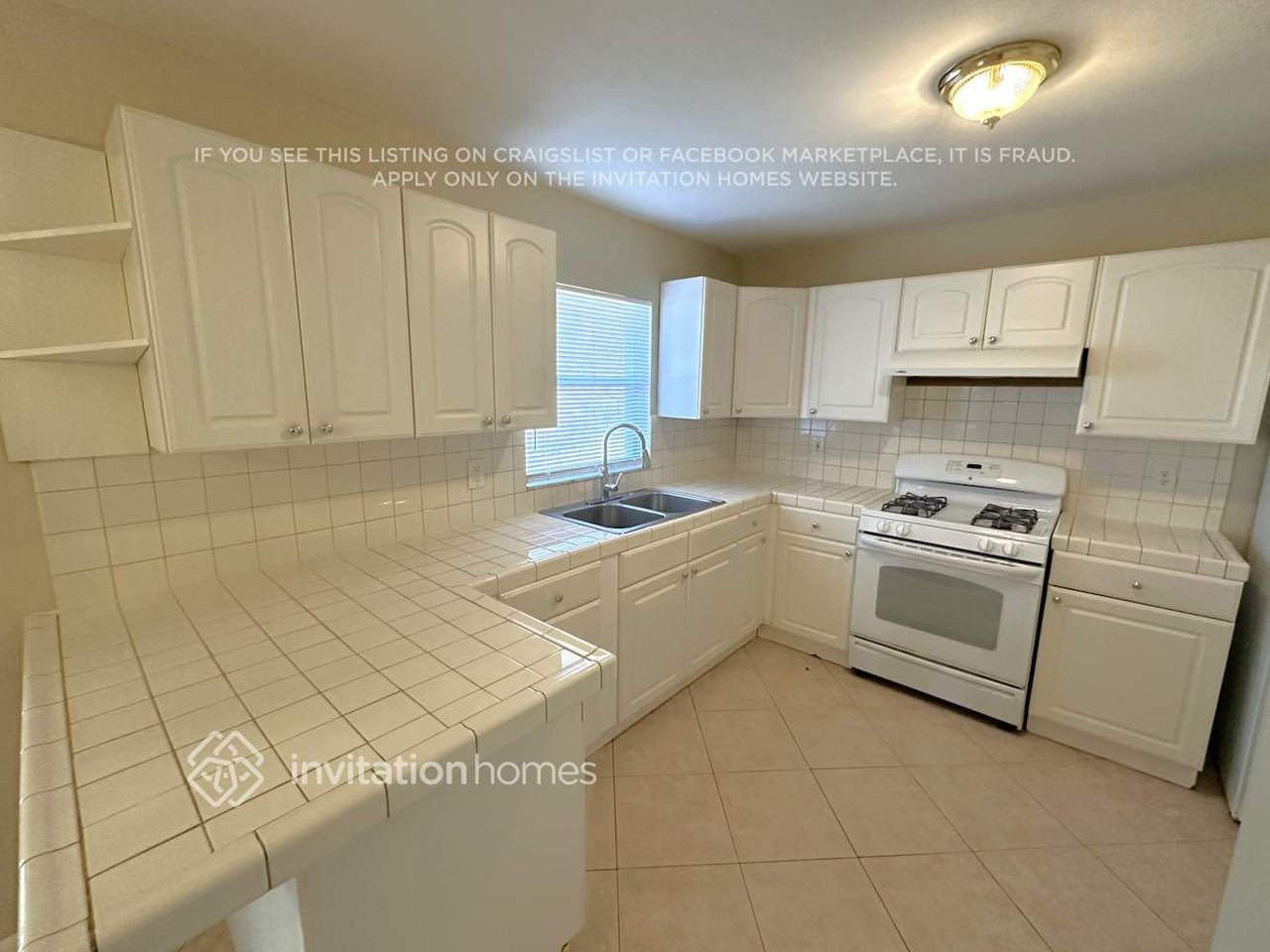 2454 Hope Ave - Photo 3 of 10