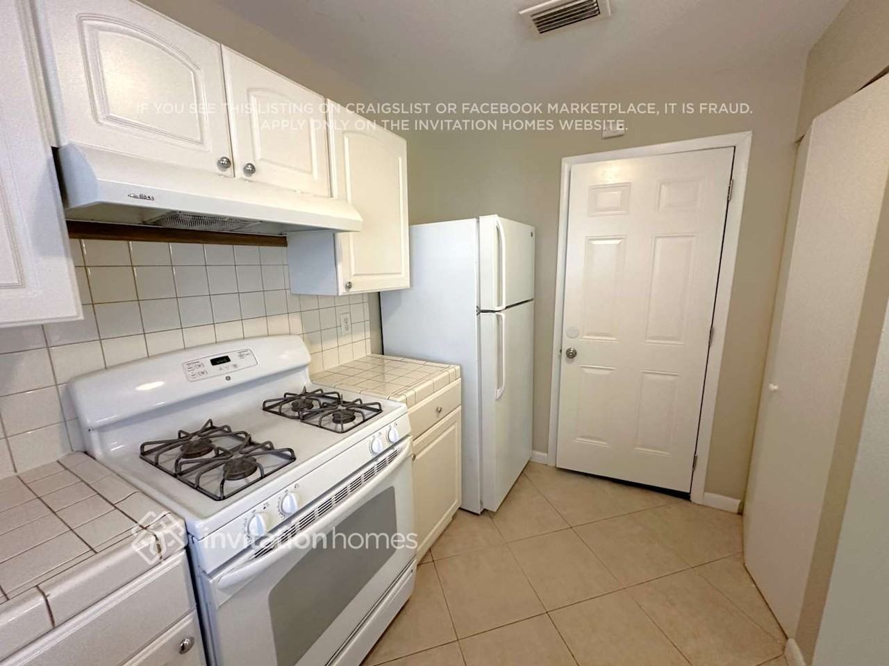 2454 Hope Ave - Photo 4 of 10