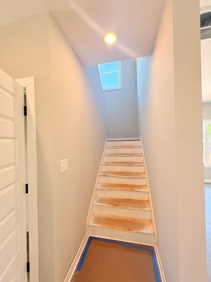815 Whitehall Rd - Photo 7 of 22