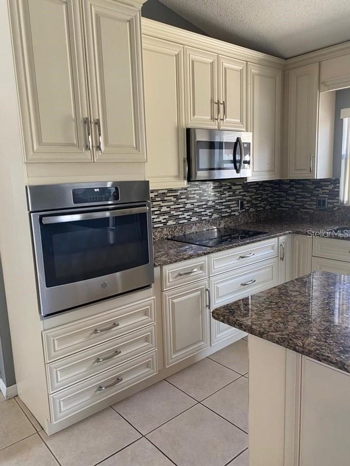 9655 Hollyhill Dr - Photo 6 of 16