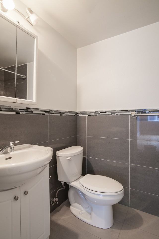 4555 Bonavista Avenue - Photo 5 of 50