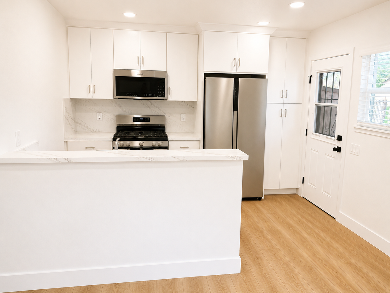795 W Pomona Blvd - Photo 4 of 10