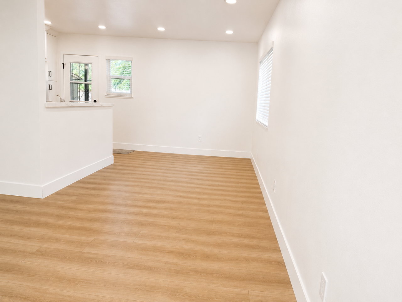 795 W Pomona Blvd - Photo 5 of 10