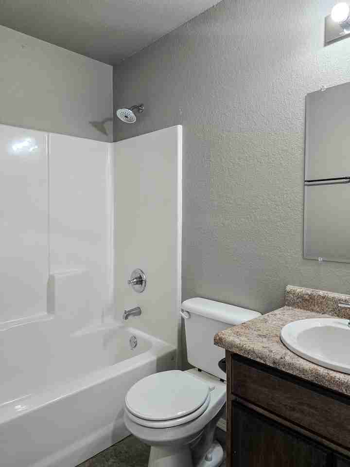 106 Se 5th St #A - Photo 6 of 8