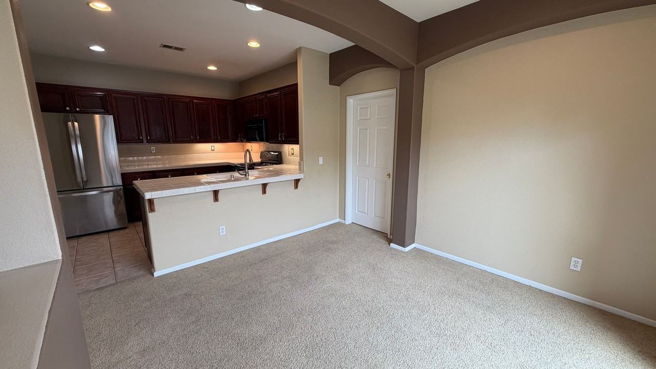 634 Sumner Way #1 - Photo 4 of 16