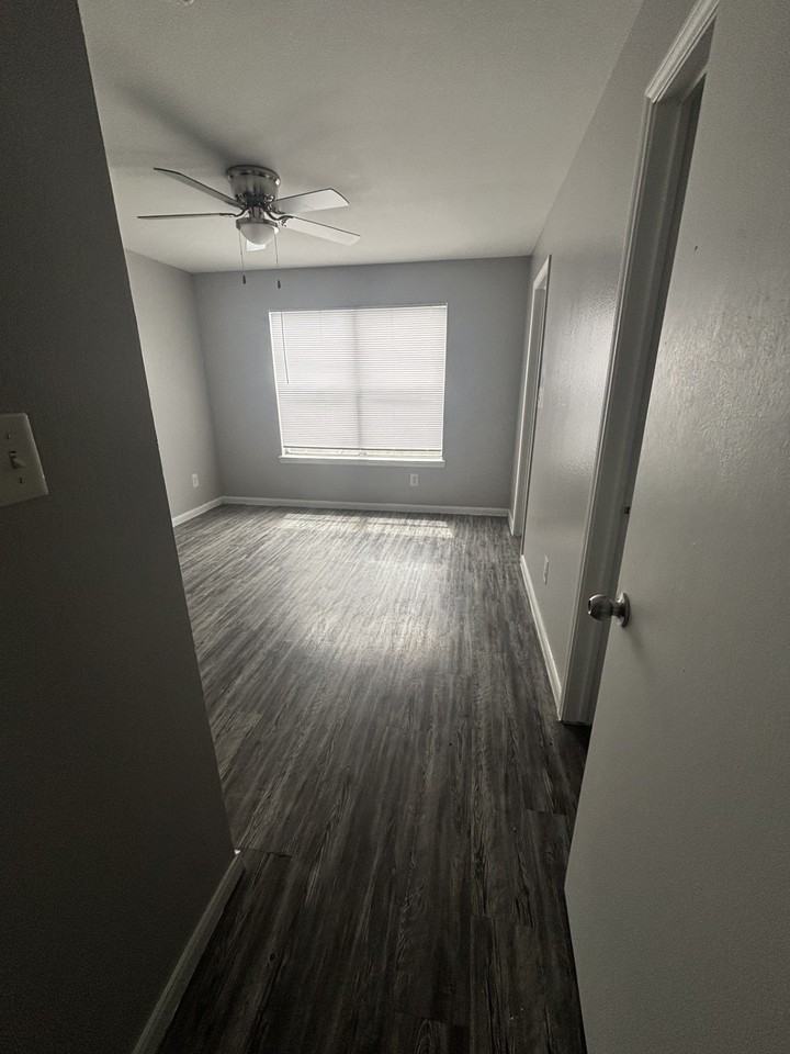 2601 Sarah Avenue-242 #242-60 - Photo 3 of 13