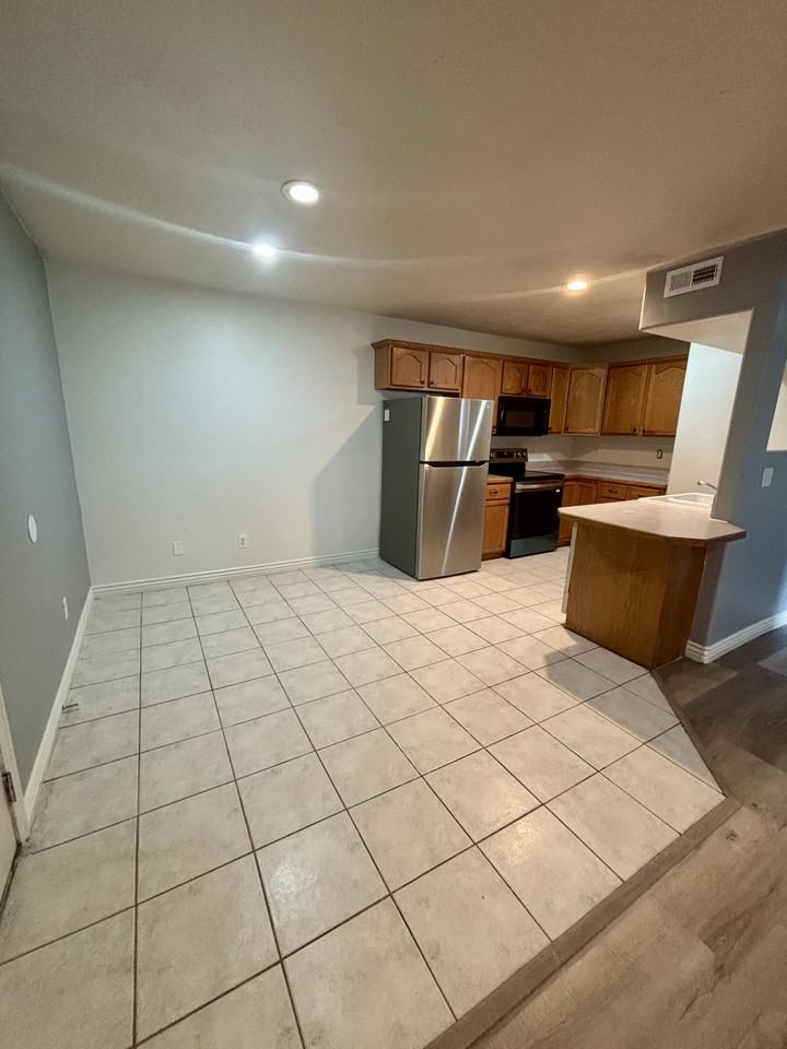 215 S 1050 W #4 - Photo 4 of 50