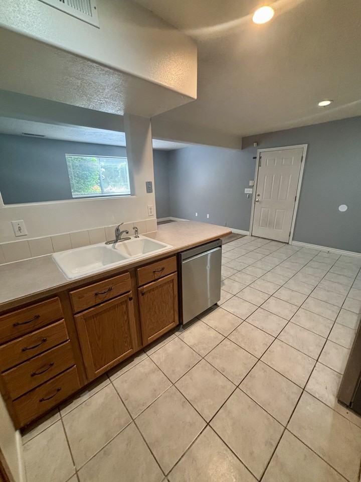 215 S 1050 W #4 - Photo 6 of 50