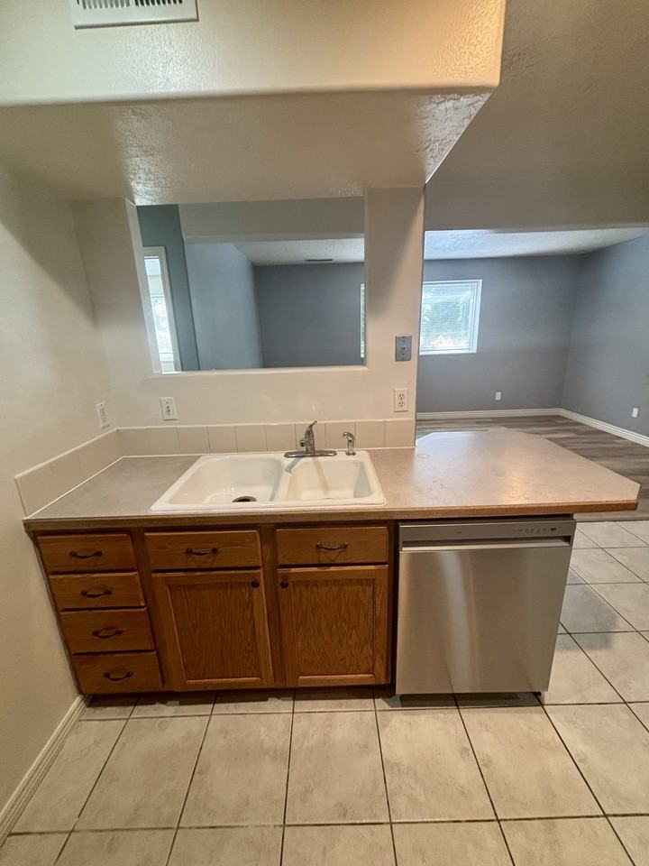 215 S 1050 W #4 - Photo 7 of 50