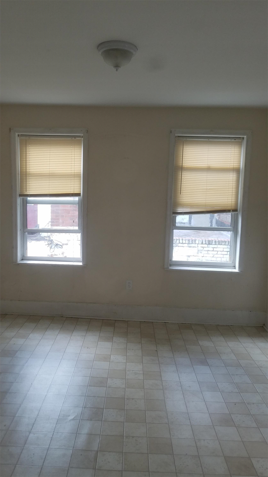 2526 N 5th St Fl Rear #3 - Photo 2 of 9