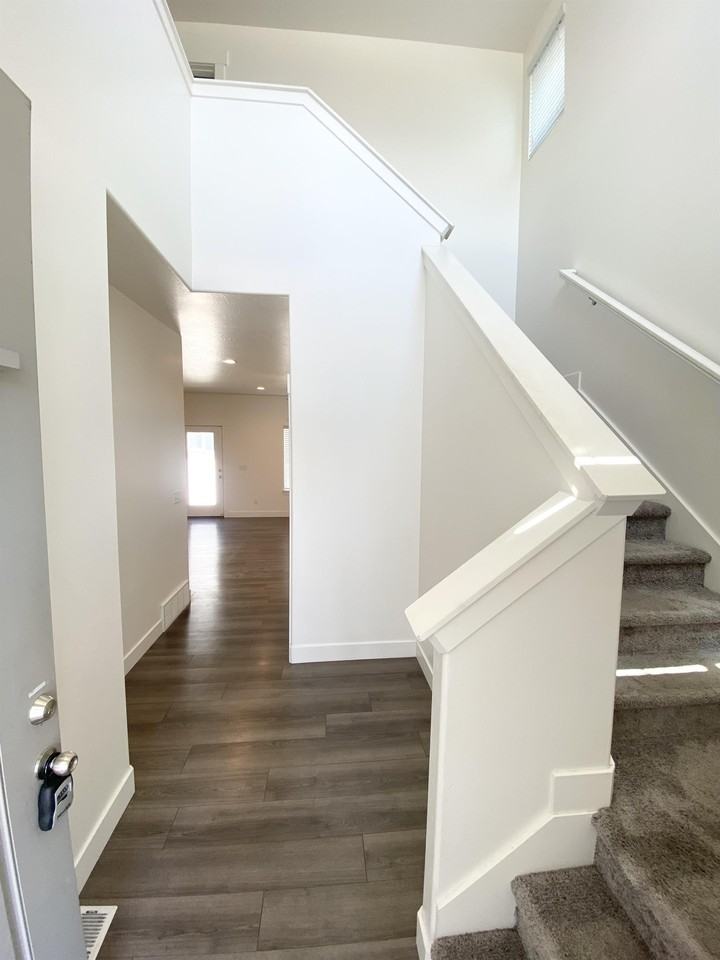 541 N 20 W - Photo 3 of 50