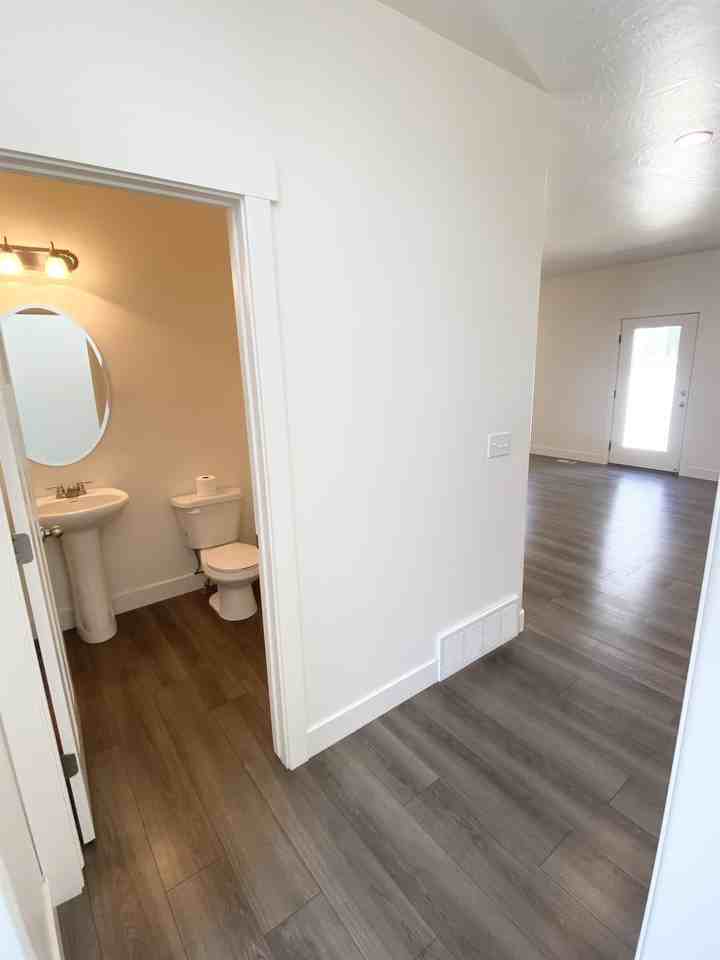 541 N 20 W - Photo 4 of 50