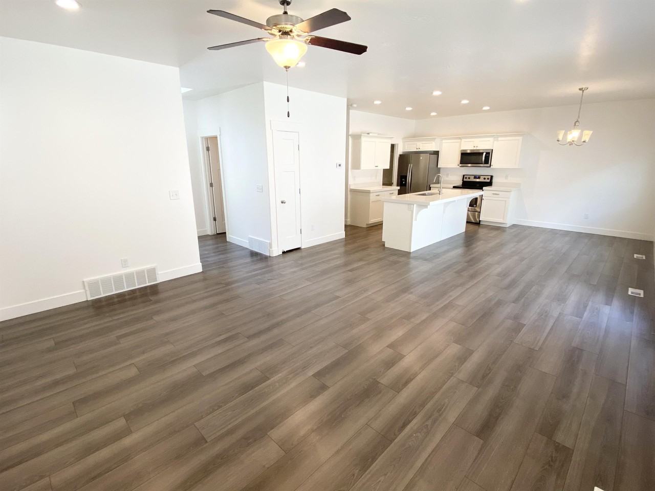 541 N 20 W - Photo 6 of 50