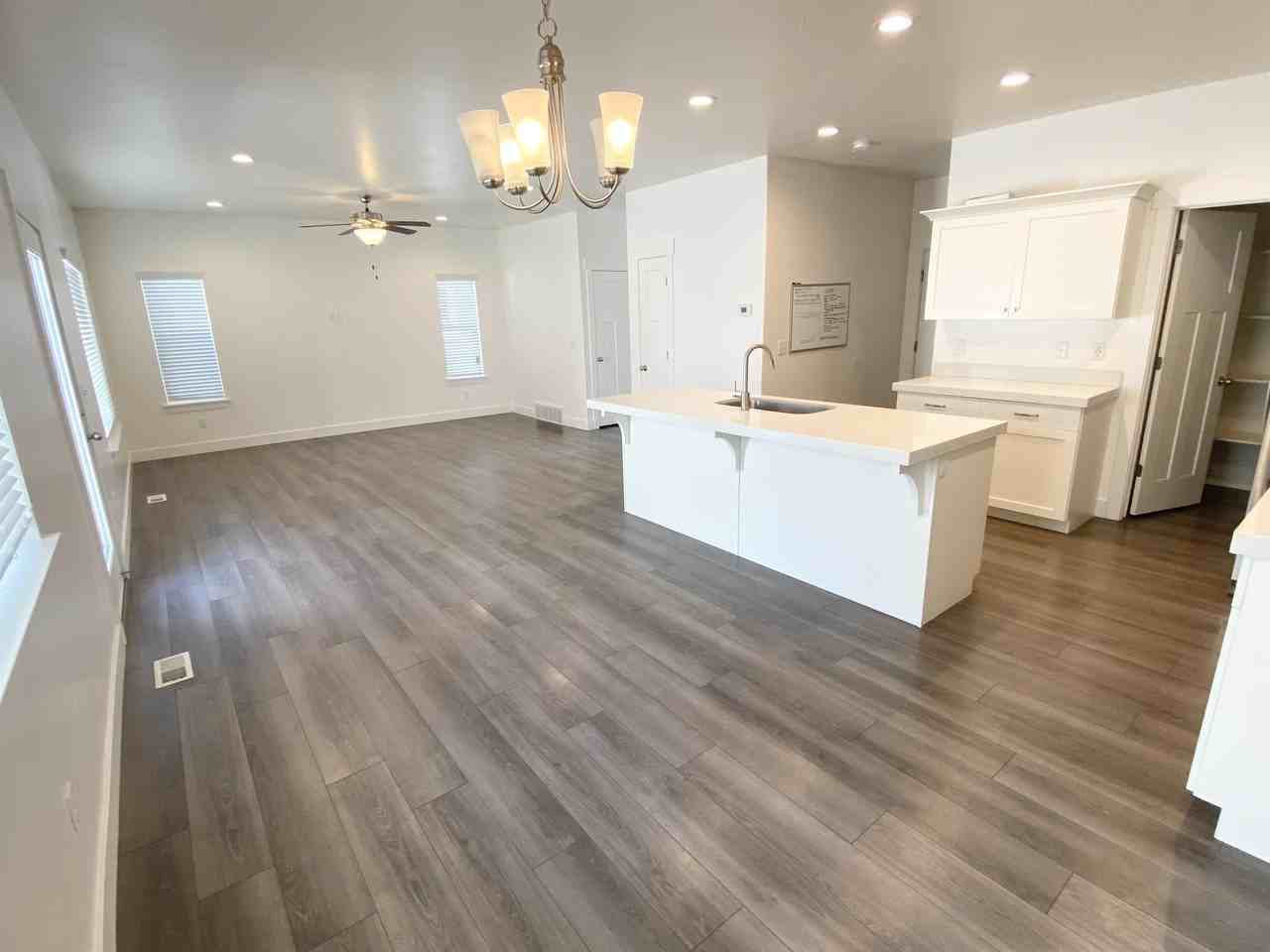 541 N 20 W - Photo 7 of 50