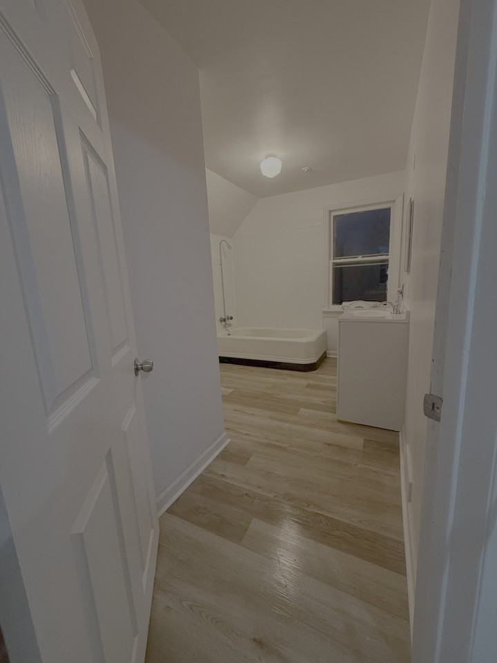 2101 5th Ave #B - Photo 3 of 8