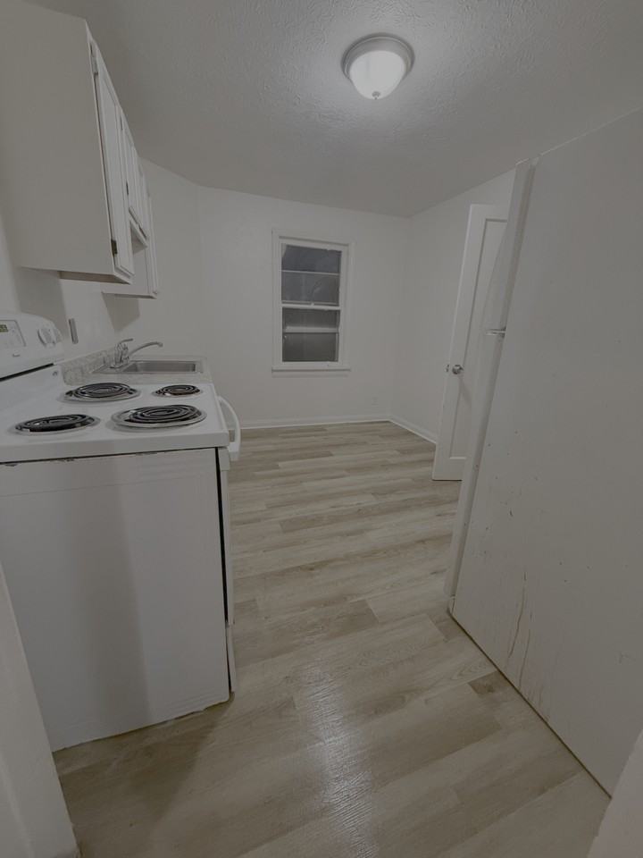 2101 5th Ave #B - Photo 4 of 8