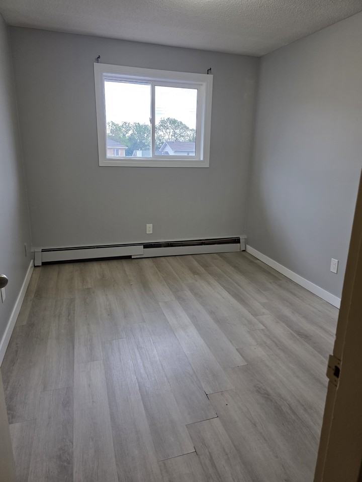 Sunlight Apartments - Photo 5 of 11