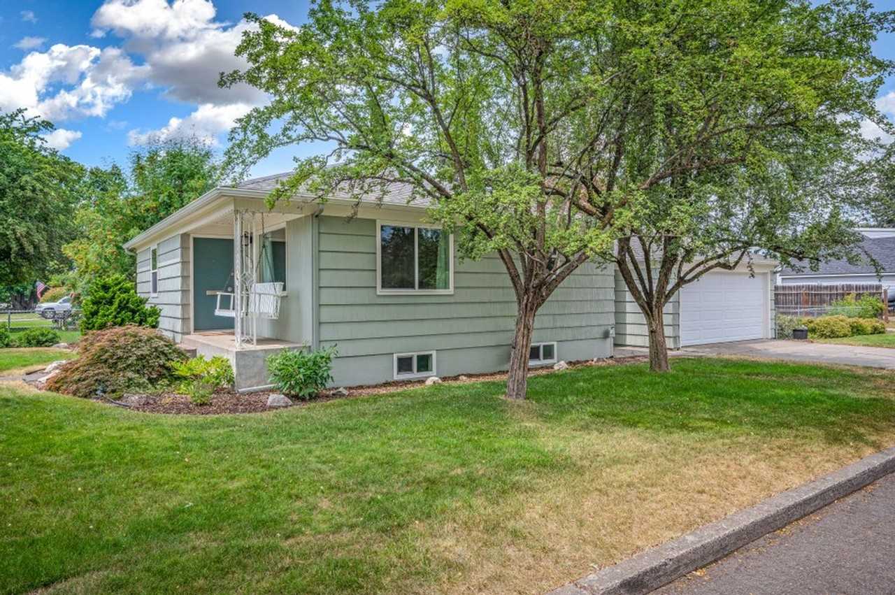 1223 E Saint Maries Ave - Photo 2 of 21