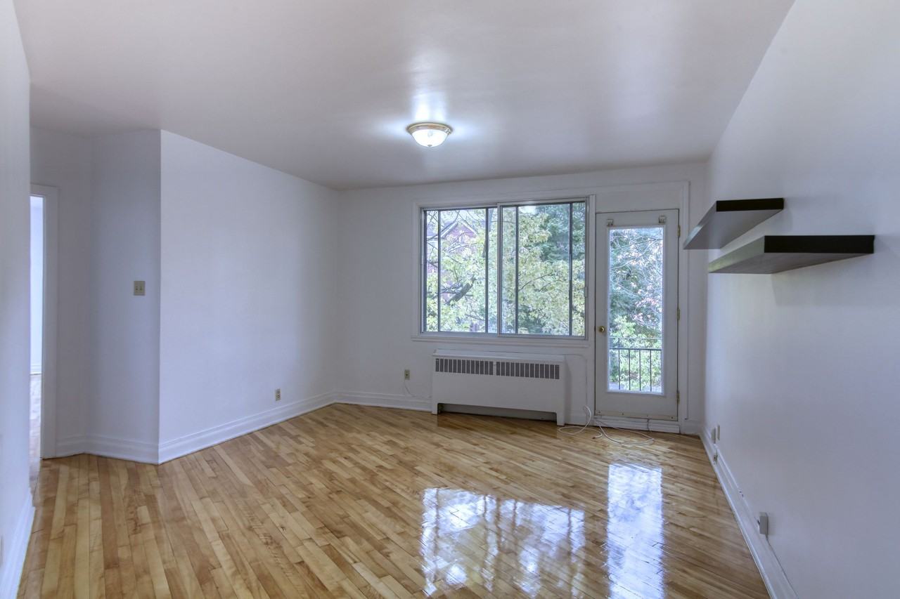 3014 Av Van Horne — photo 1