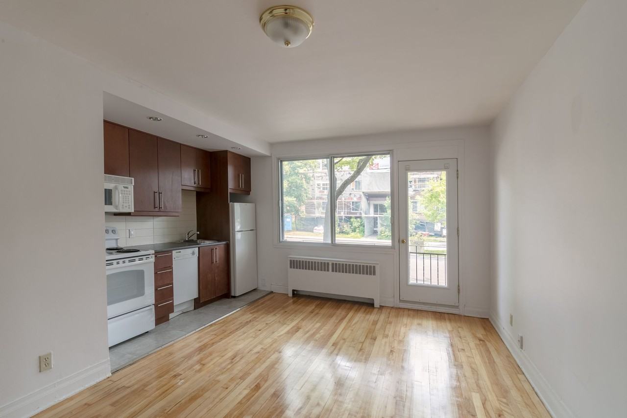 3014 Av Van Horne — photo 1