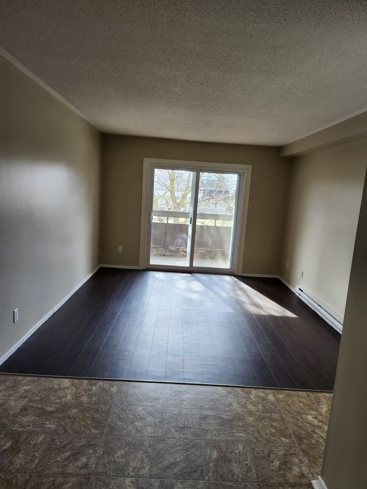 57 Bridge St W - Photo 5 of 9