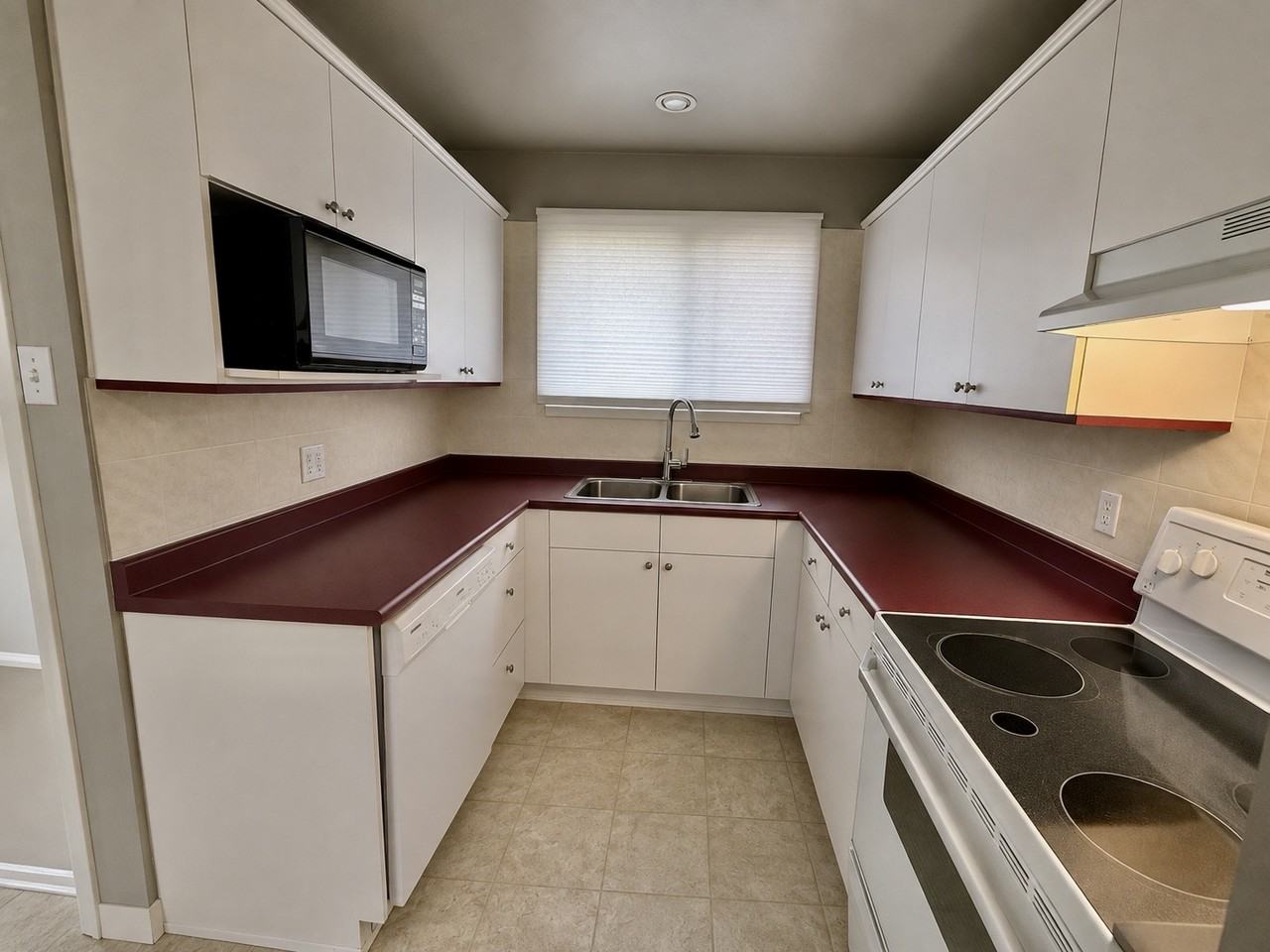 9503 Sherridon Dr - Photo 6 of 25