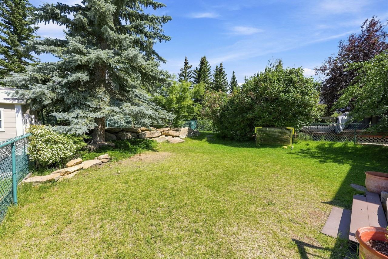 Beautiful 4 Bedroom Family Home (L987) - Photo 3 of 22