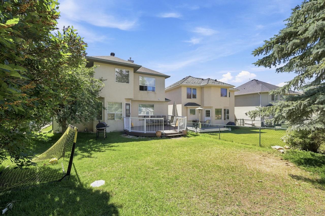 Beautiful 4 Bedroom Family Home (L987) - Photo 4 of 22
