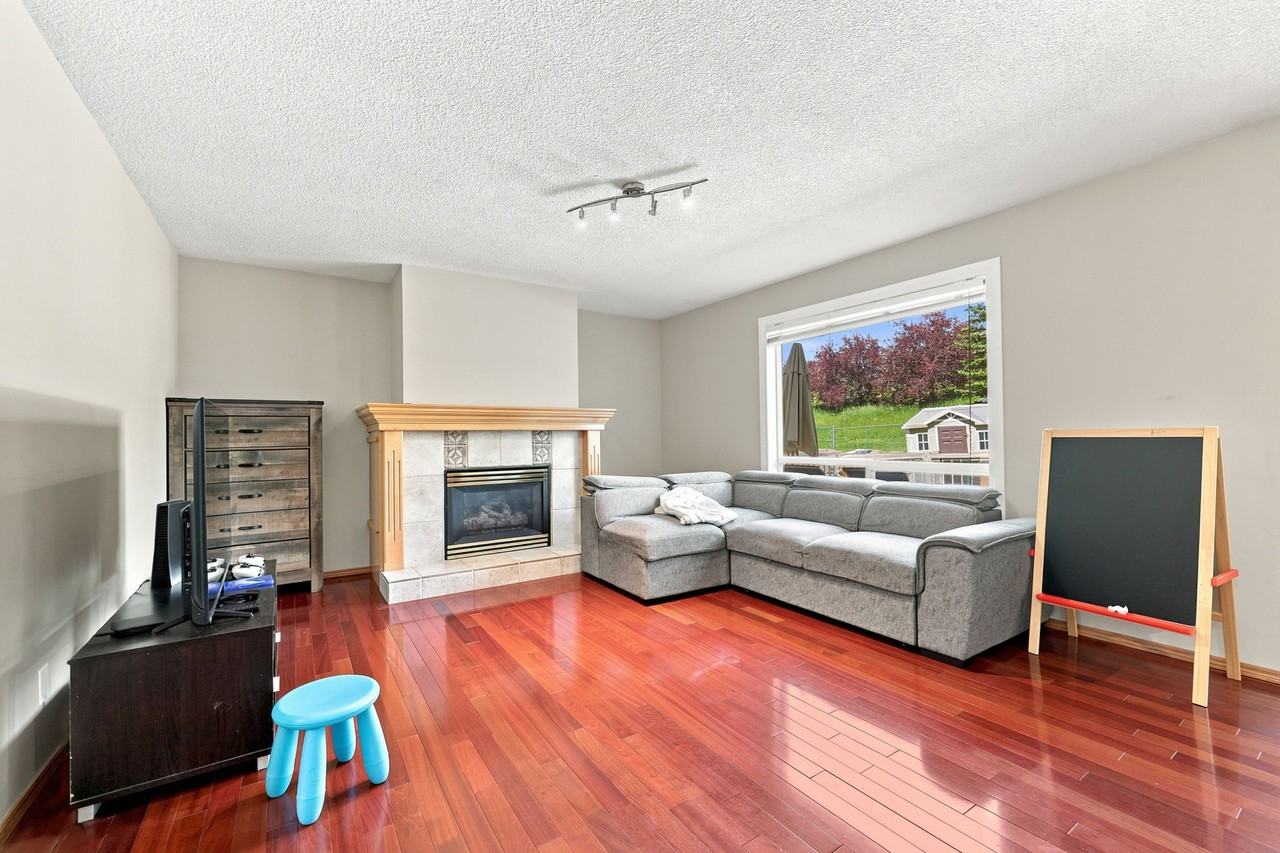 Beautiful 4 Bedroom Family Home (L987) - Photo 7 of 22