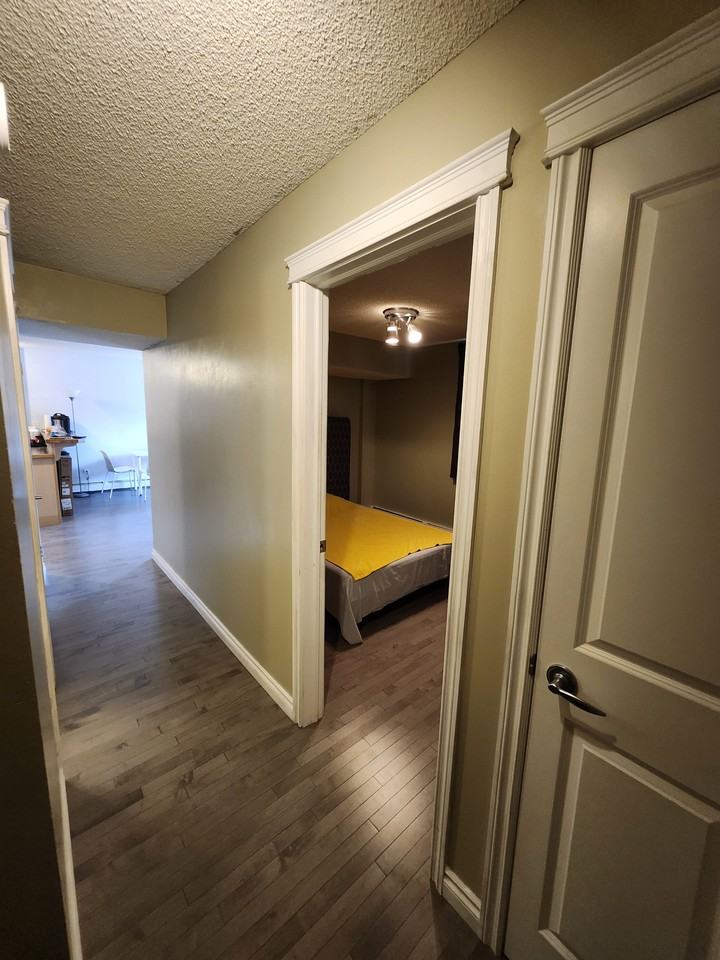 1021 13 Ave Sw - Photo 3 of 14