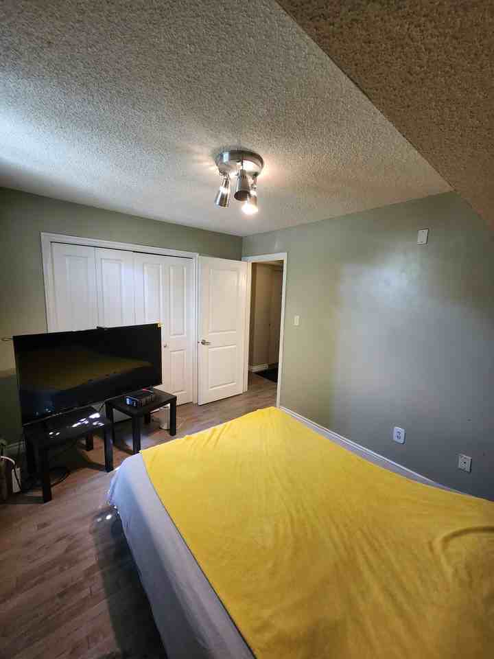 1021 13 Ave Sw - Photo 5 of 14