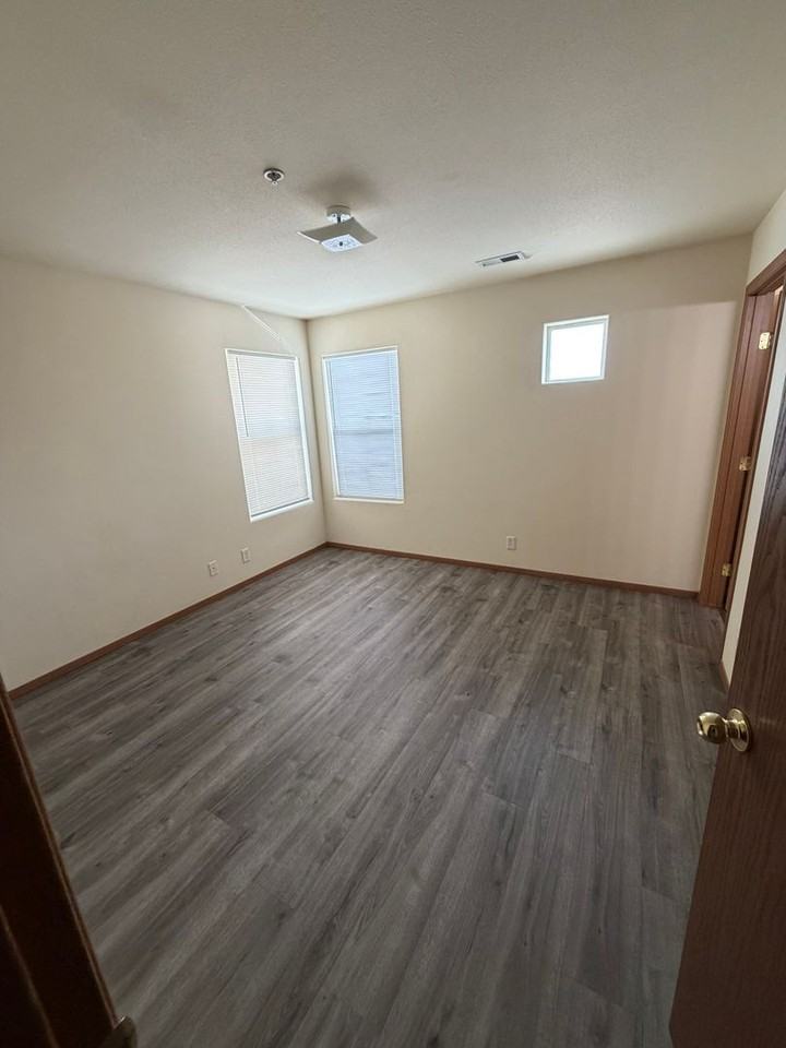 6405 Chapel Hill Blvd - Photo 2 of 17