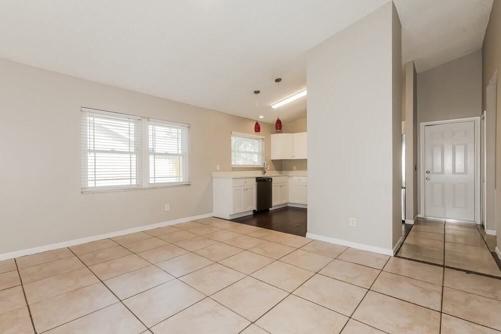 2027 Helm Ln - Photo 5 of 16