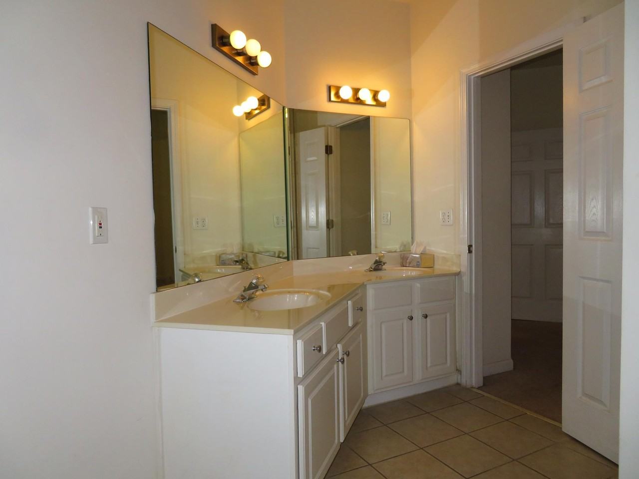 8806 Fairview Blf #1 - Photo 7 of 14