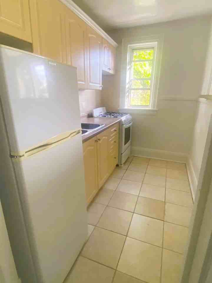 441 Kingston Road - Photo 4 of 8