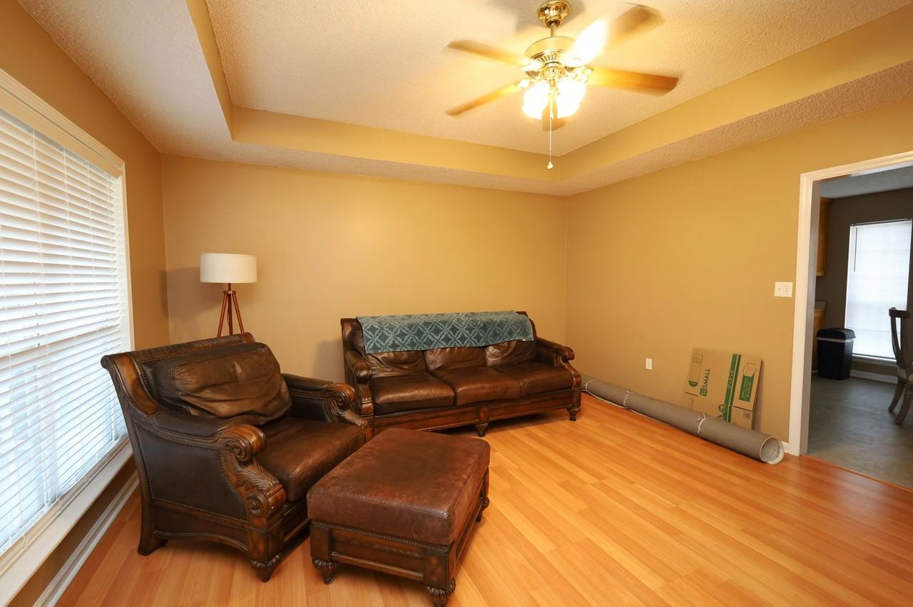 134 Pecan St - Photo 2 of 8