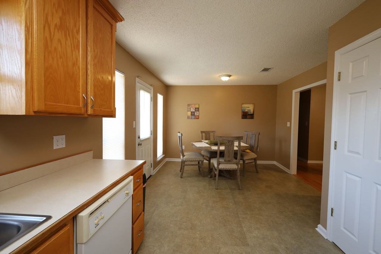 134 Pecan St - Photo 4 of 8